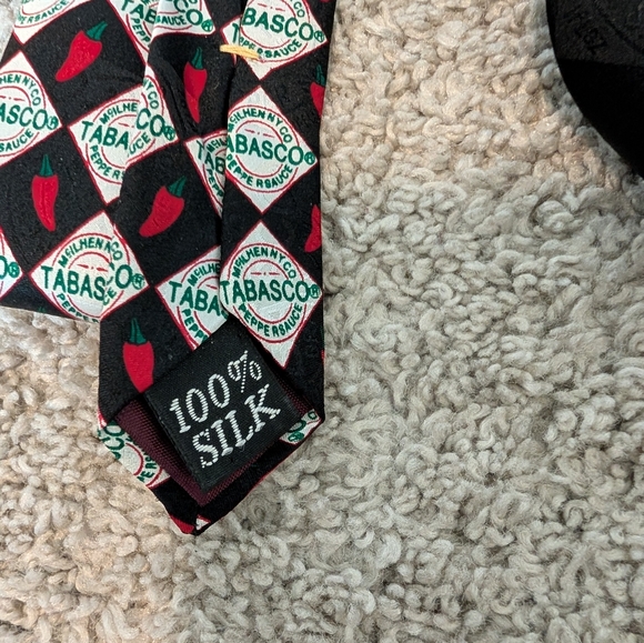 Tabasco Vintage Christmas Tie - Picture 4 of 5